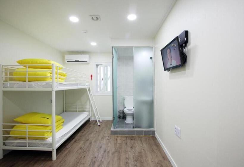 经济房, 24 Guesthouse Myeongdong Avenue