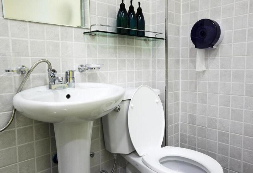 经济房, 24 Guesthouse Myeongdong Avenue