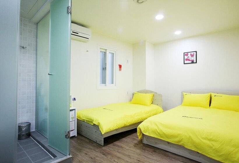 标准三人间, 24 Guesthouse Myeongdong Avenue