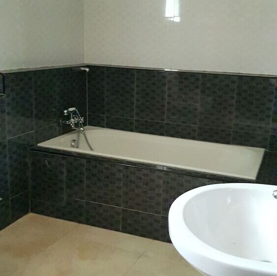 اتاق سوپریور, Biraj International