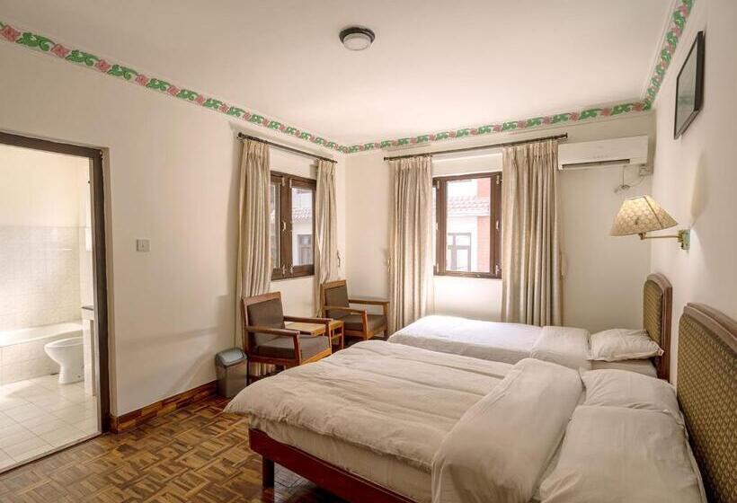 اتاق لوکس, Ganesh Himal