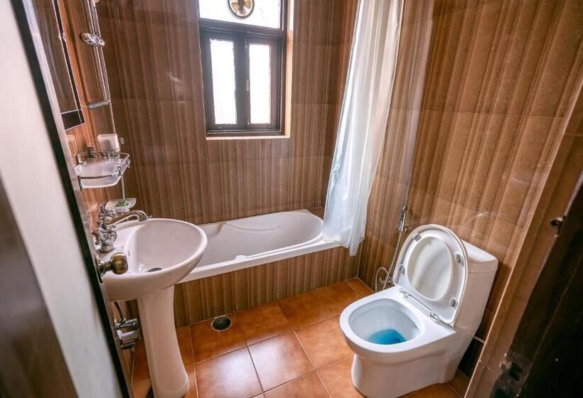 اتاق لوکس, Ganesh Himal