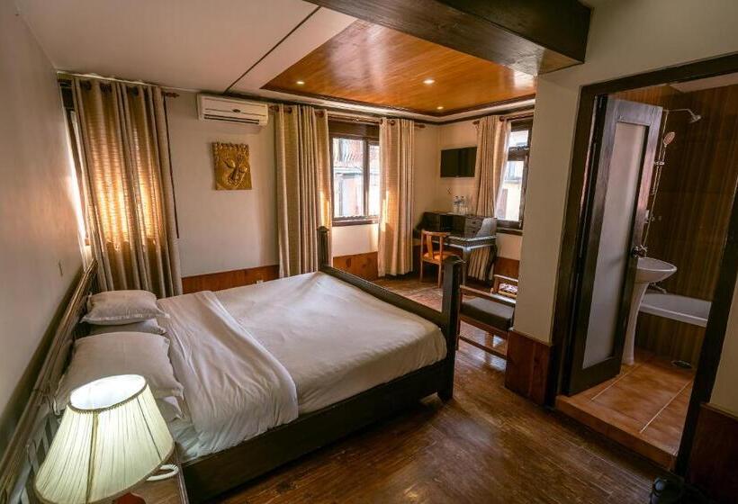 اتاق لوکس, Ganesh Himal