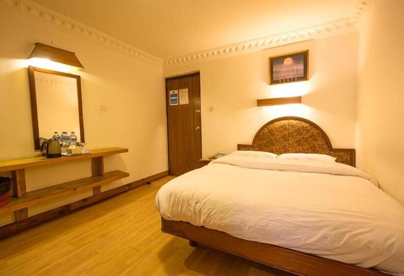 اتاق اکونومی, Ganesh Himal