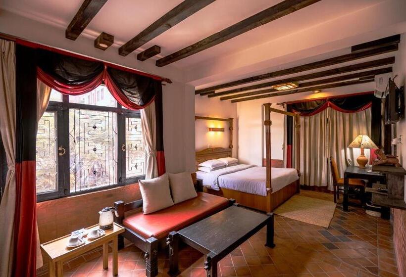 اتاق لوکس خانوادگی, Ganesh Himal