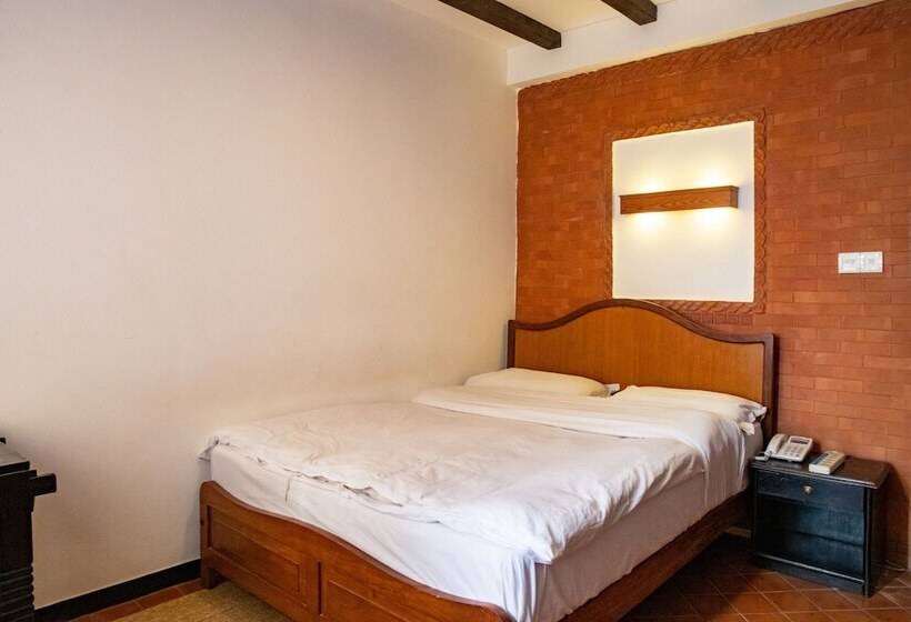 اتاق اکونومی, Ganesh Himal