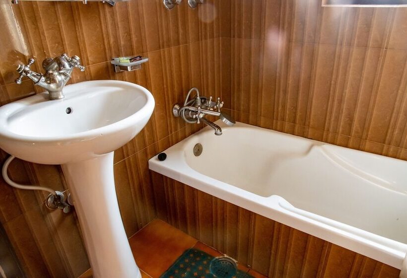 اتاق لوکس, Ganesh Himal