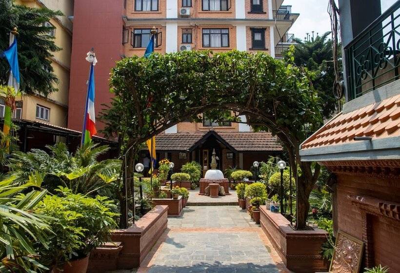 اتاق لوکس, Ganesh Himal