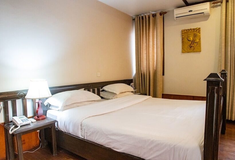 اتاق لوکس, Ganesh Himal