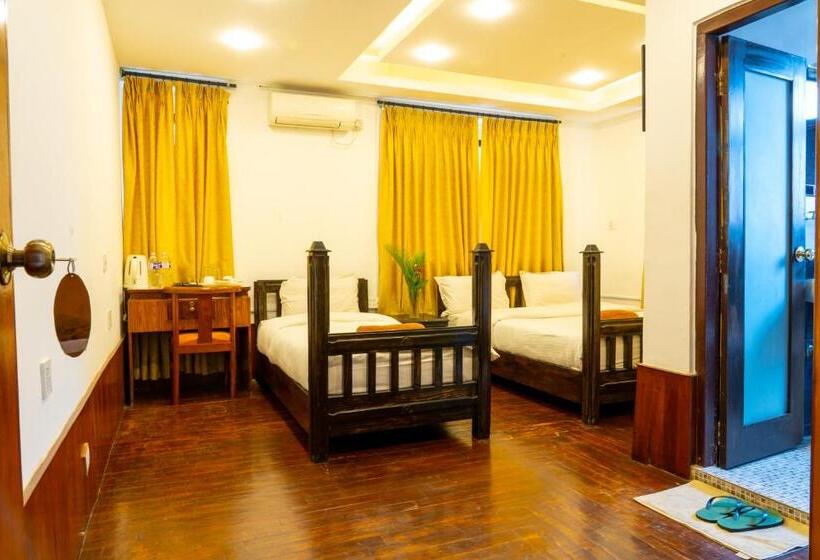 اتاق لوکس, Ganesh Himal