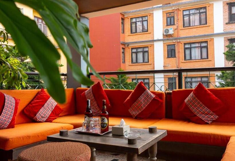 اتاق لوکس, Ganesh Himal