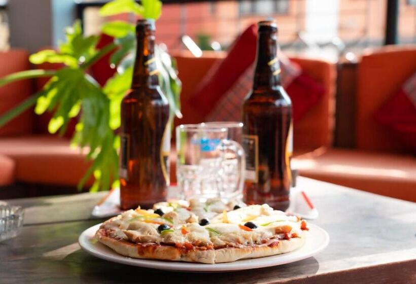 اتاق اکونومی, Ganesh Himal