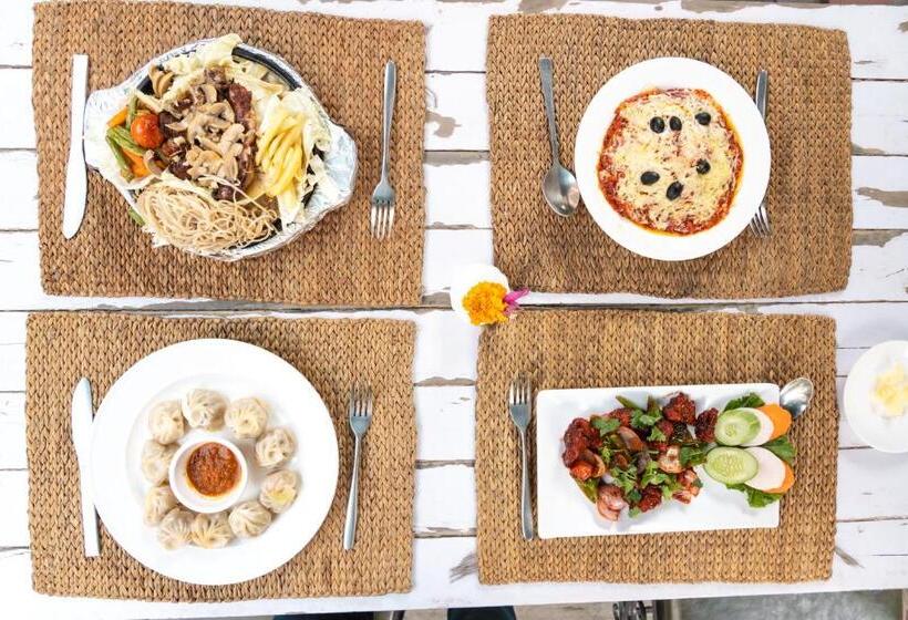 اتاق اکونومی, Ganesh Himal