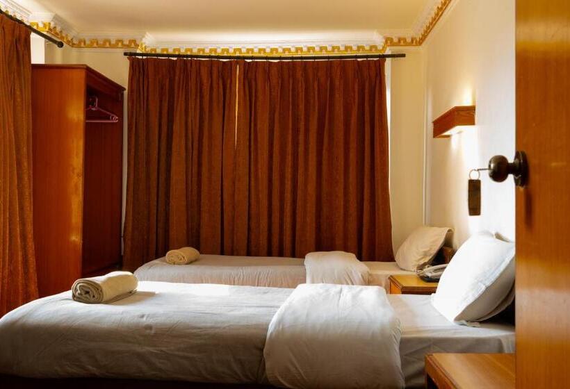 اتاق اکونومی, Ganesh Himal