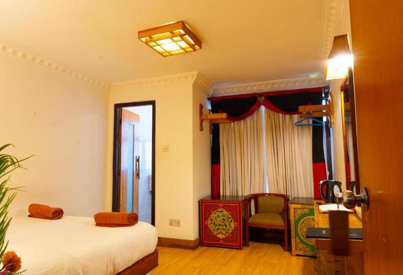 اتاق اکونومی, Ganesh Himal