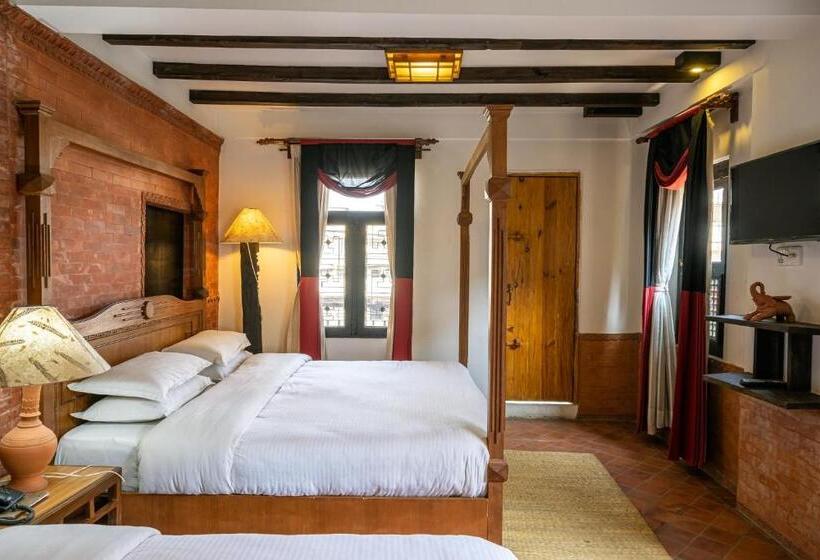 اتاق لوکس خانوادگی, Ganesh Himal