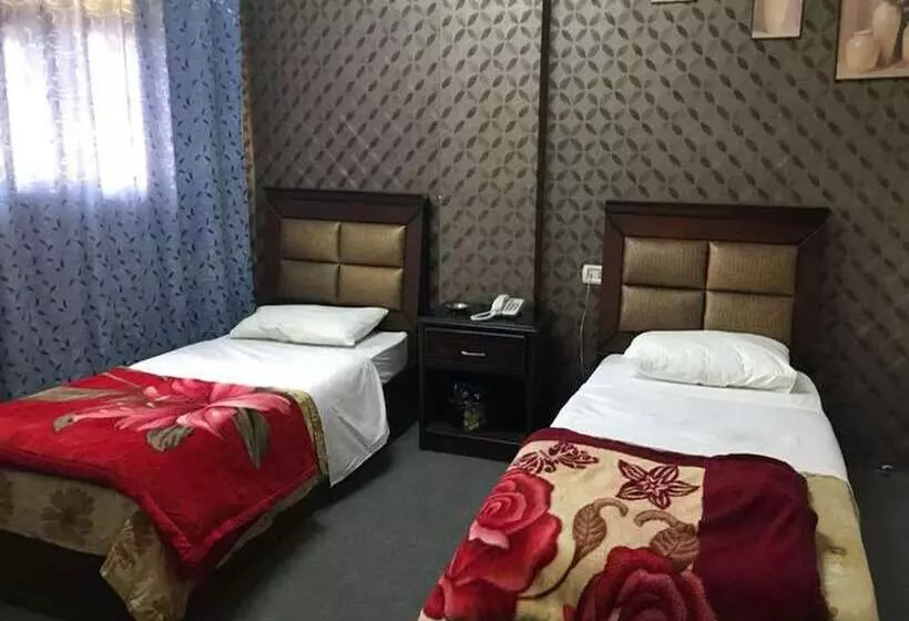 اتاق استاندارد, Kahramana