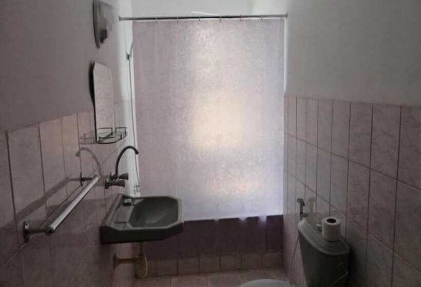 スタンダードトリプルルーム, Kahramana