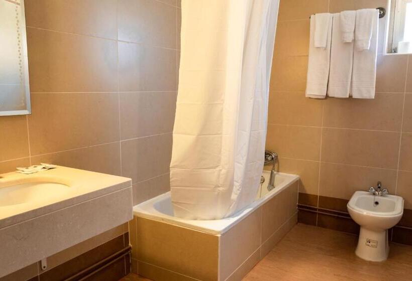 スタンダードトリプルルーム, Santa Cecília