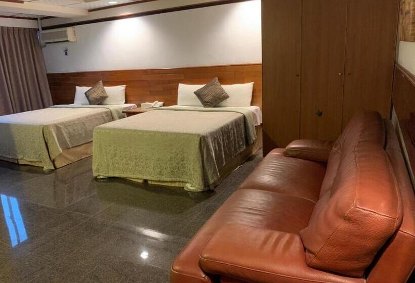 اتاق استاندارد چهار تخته, Yi Pin Business