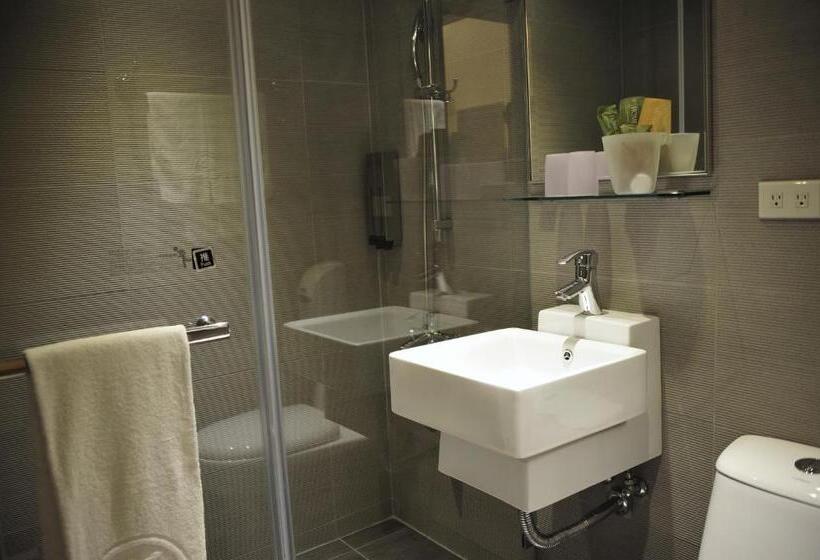 اتاق استاندارد, The Riverside Hotel International