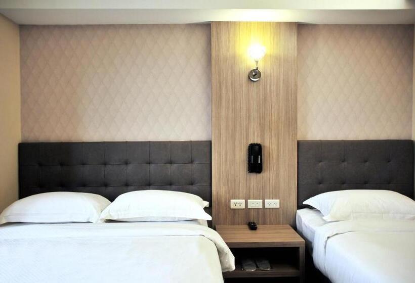 اتاق راحتی سه تخته, The Riverside Hotel International