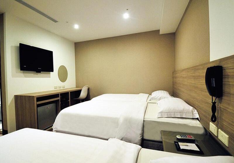 Economy Triple Room, The Riverside Hotel International