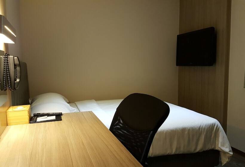 اتاق استاندارد یک نفره, The Riverside Hotel International