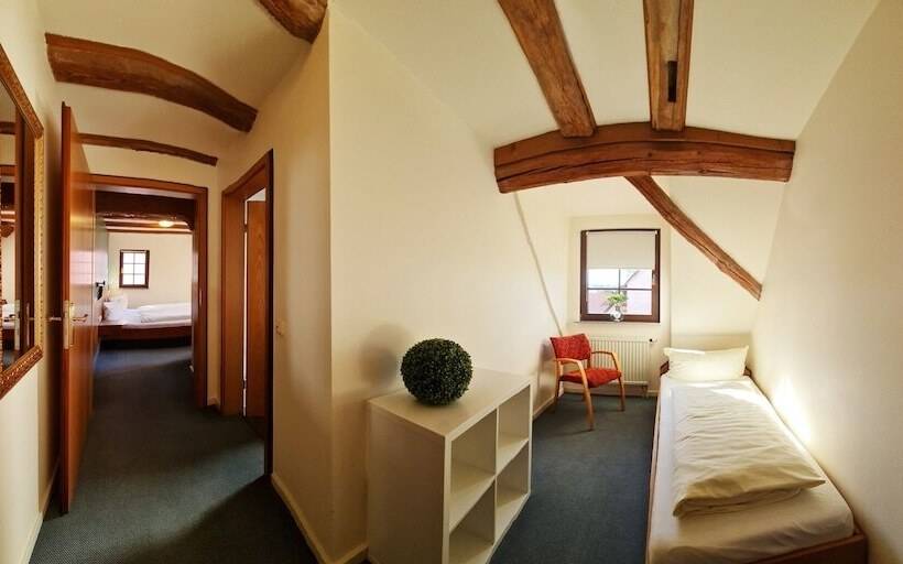 חדר סטנדרט לשלושה, Hauser Der Villa Italia