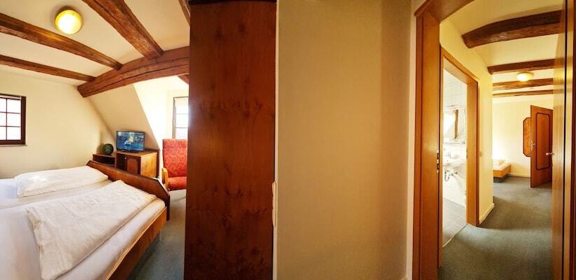 חדר סטנדרט לשלושה, Hauser Der Villa Italia