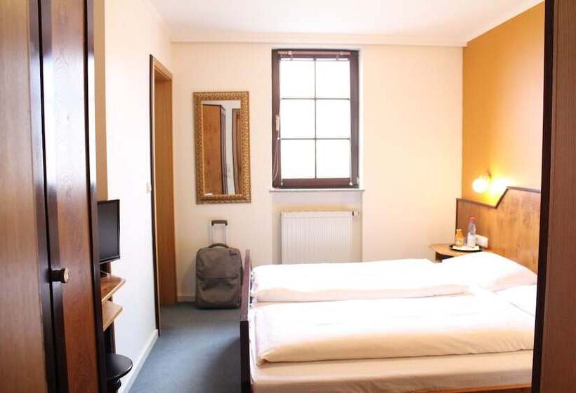 חדר אקונומי, Hauser Der Villa Italia