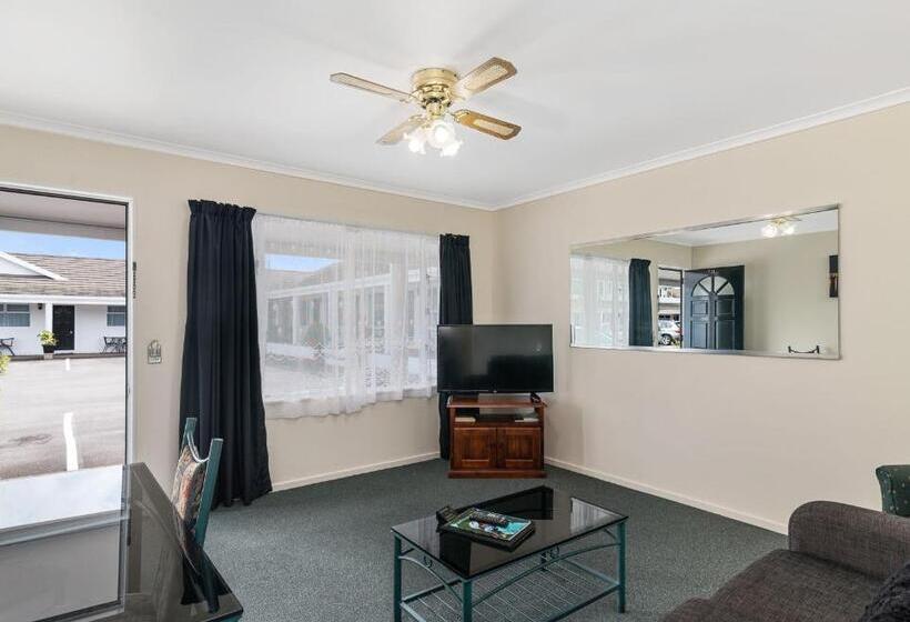 סוויטה דלוקס, Asure Prince Motor Lodge