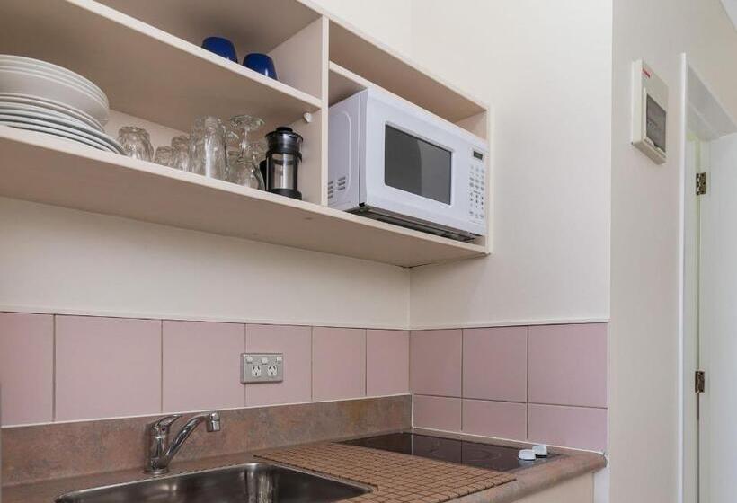 סוויטה משפחתית, Asure Prince Motor Lodge