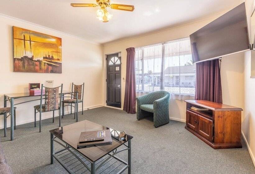 סוויטה דלוקס, Asure Prince Motor Lodge