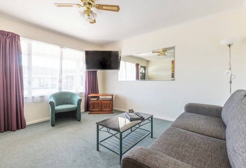 סוויטה דלוקס, Asure Prince Motor Lodge