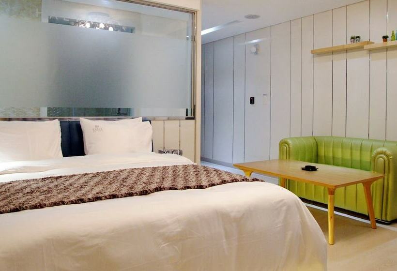 スタンダードルーム, Haeya Boutique