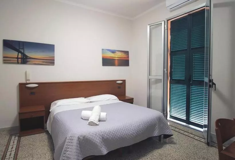 اتاق استاندارد با بالکن و چشمانداز دریا, Lora Rda Luxury