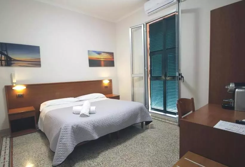 اتاق استاندارد با بالکن و چشمانداز دریا, Lora Rda Luxury