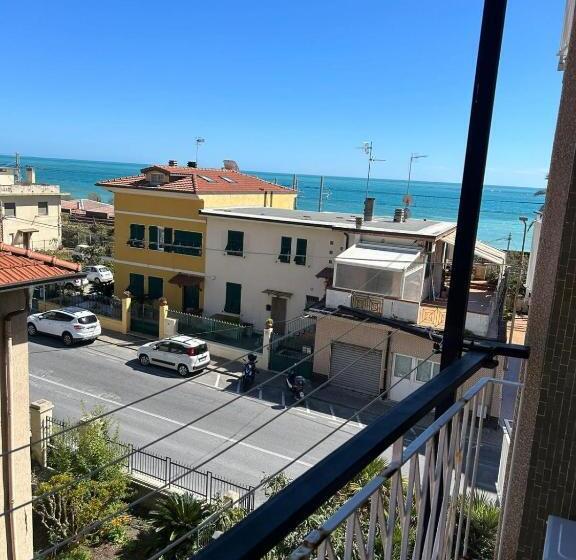 带1个卧室的带海景的公寓, Lora Rda Luxury