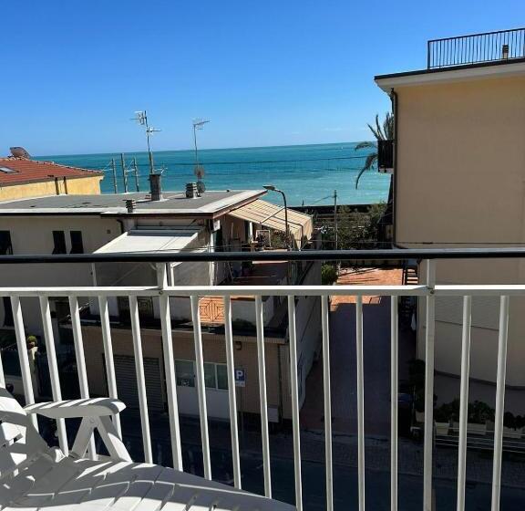 带1个卧室的带海景的公寓, Lora Rda Luxury