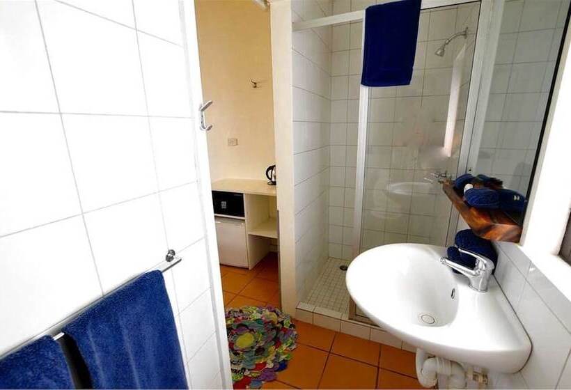 공동 객실, Oasis Palms