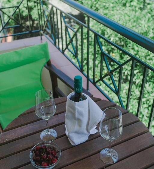 스탠다드 룸 가든 전망, Papagalos