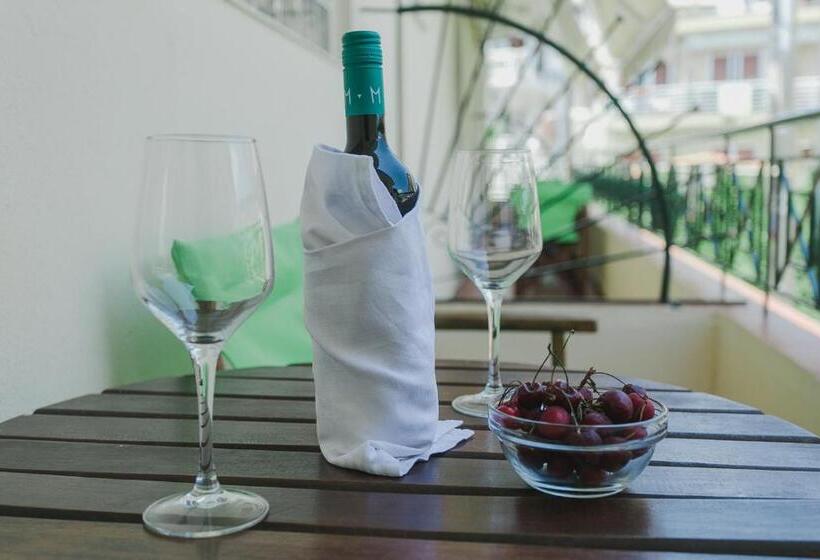 정원 전망 디럭스 3인룸, Papagalos