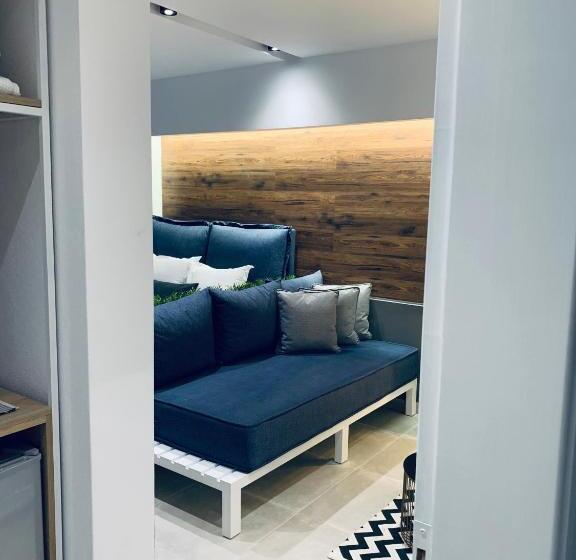 정원 전망 디럭스 3인룸, Papagalos