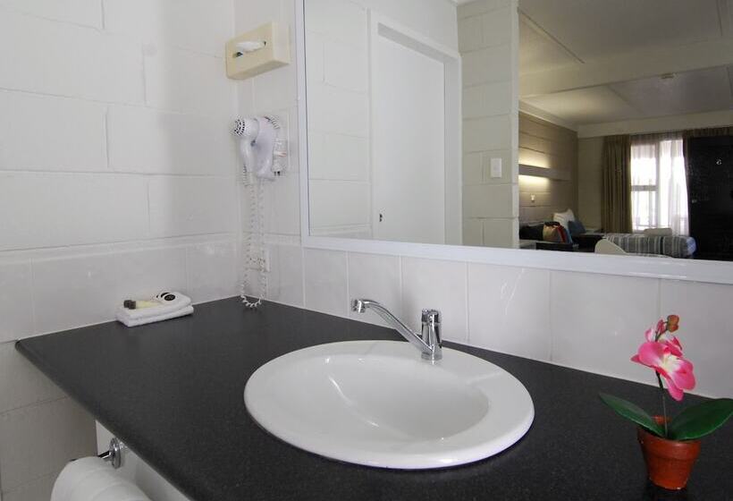 חדר משפחתי, Mayfair Motel