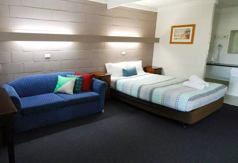 Perhehuone, Mayfair Motel