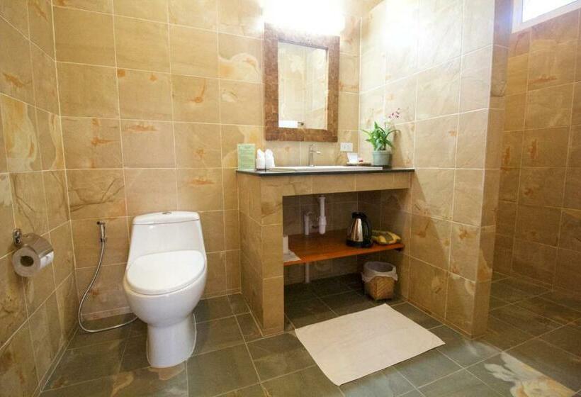 اتاق لوکس با تخت بزرگ, Monoceros Resort