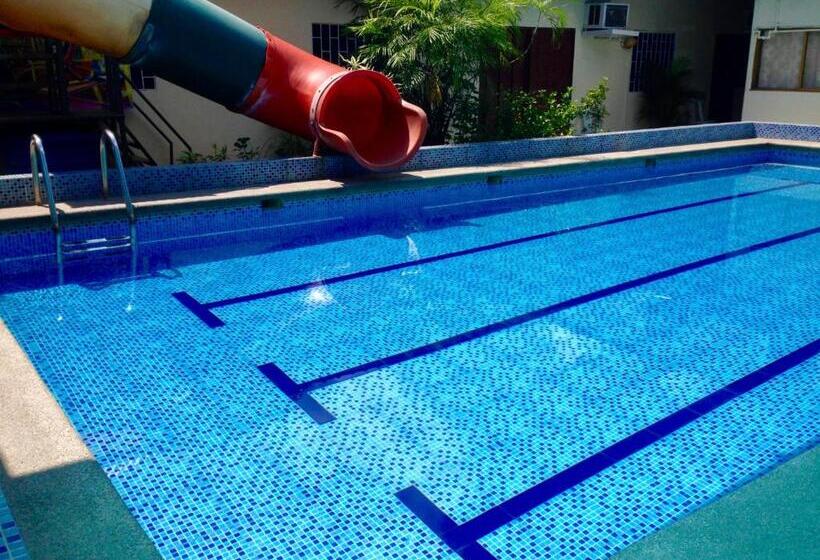 חדר יחיד נוף בריכה, Mundialcity