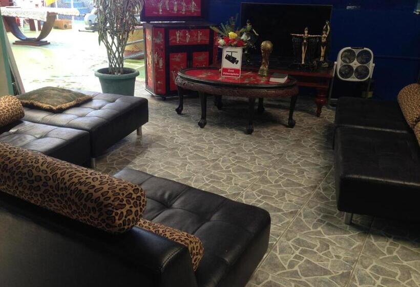 חדר יחיד נוף בריכה, Mundialcity