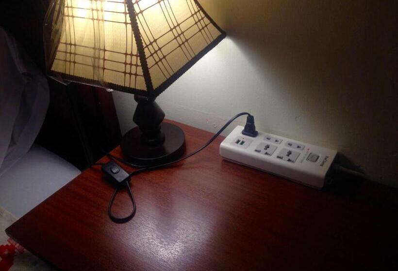 חדר סטנדרט לשלושה, Mundialcity